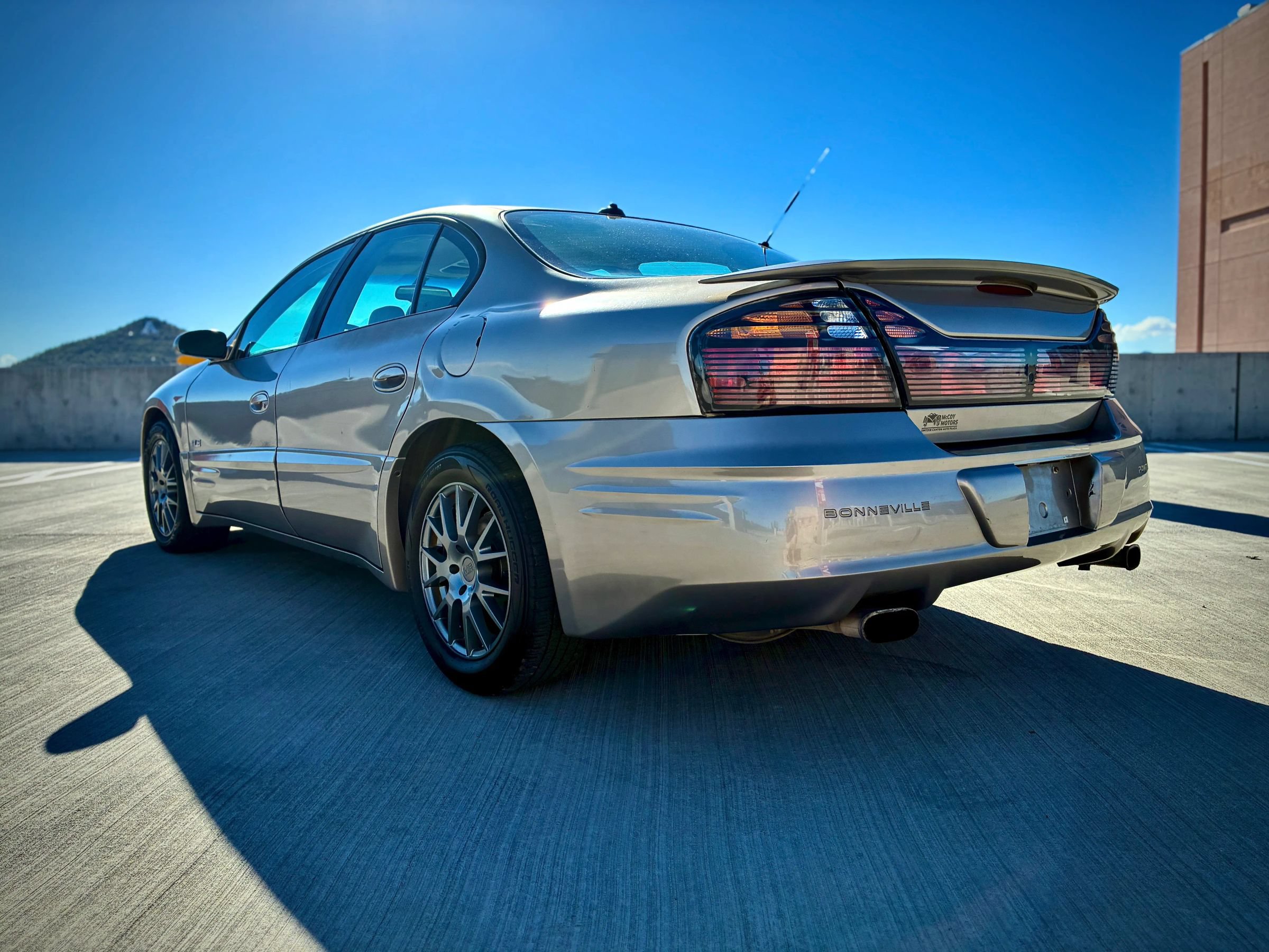 Used 2003 Pontiac Bonneville SLE FWD image 8