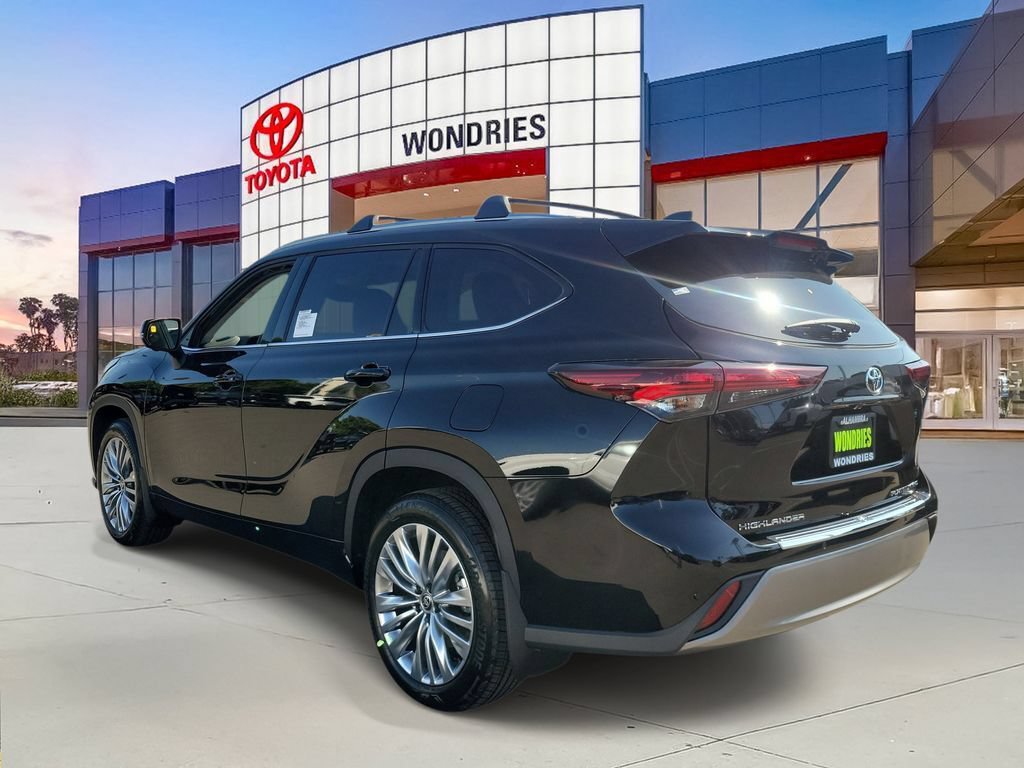 New 2026 Toyota Highlander Platinum AWD/4WD image 3