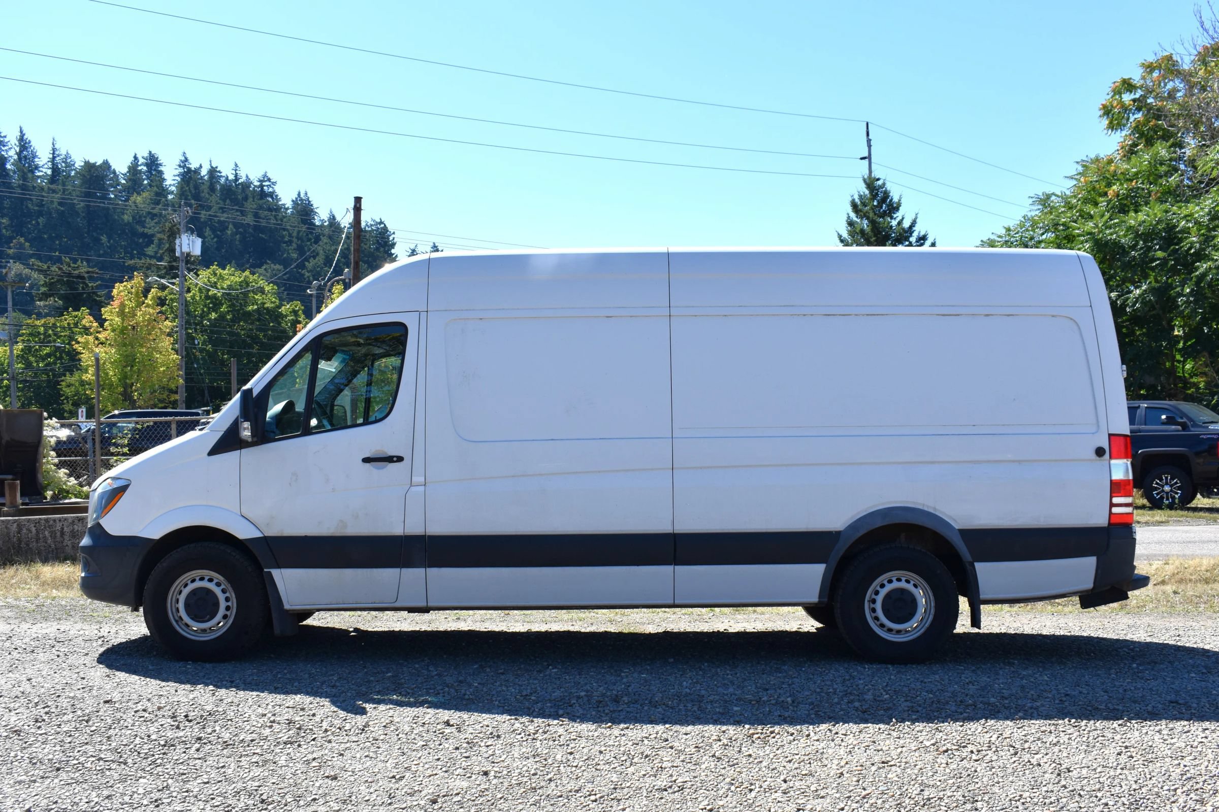 Used 2017 Freightliner Sprinter 2500 RWD image 6