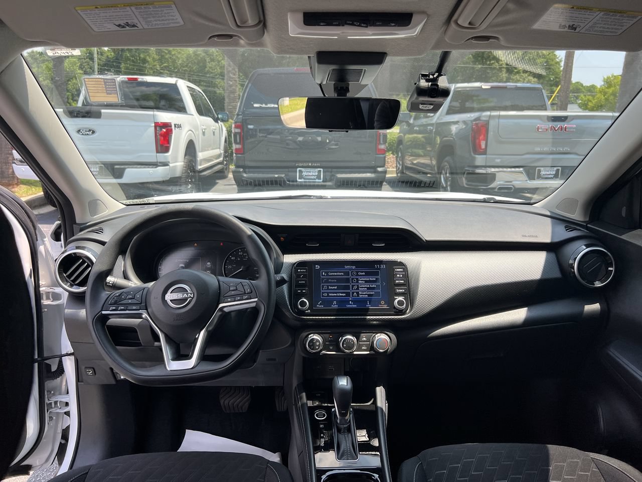 Used 2024 Nissan Kicks SV w/ Interior Electronics Package FWD image 31