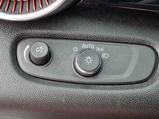 Certified 2025 Chevrolet Trax RS w/ Sunroof Package FWD image 26