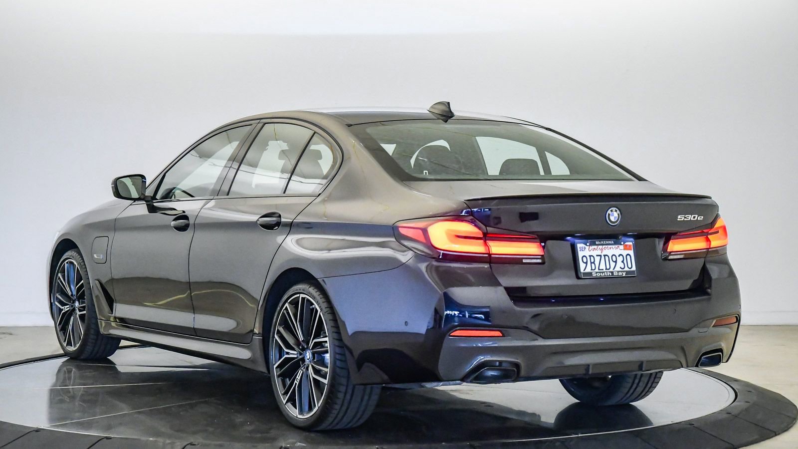Certified 2023 BMW 530e w/ M Sport Package RWD image 2