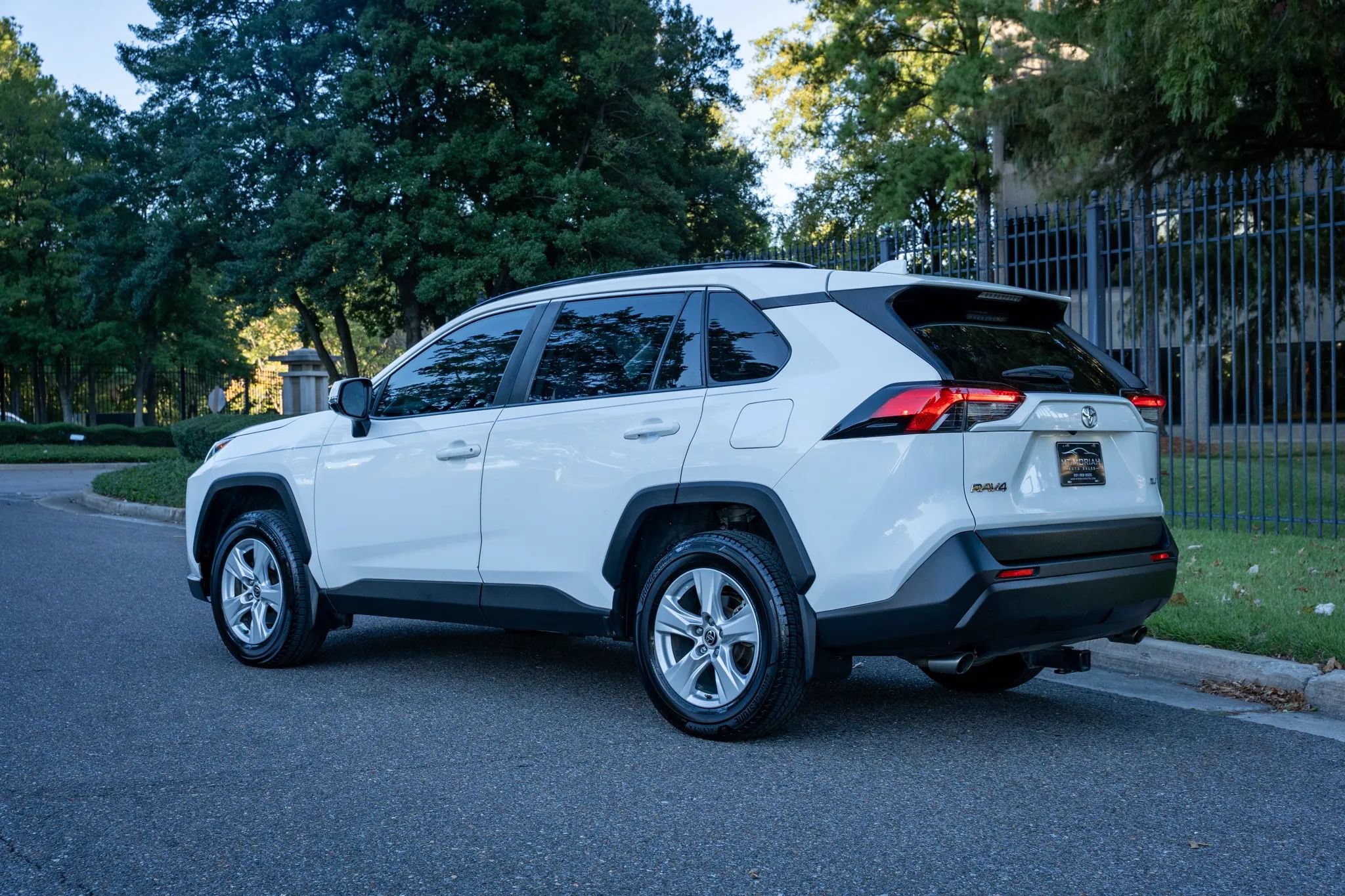 Used 2020 Toyota RAV4 XLE FWD image 8