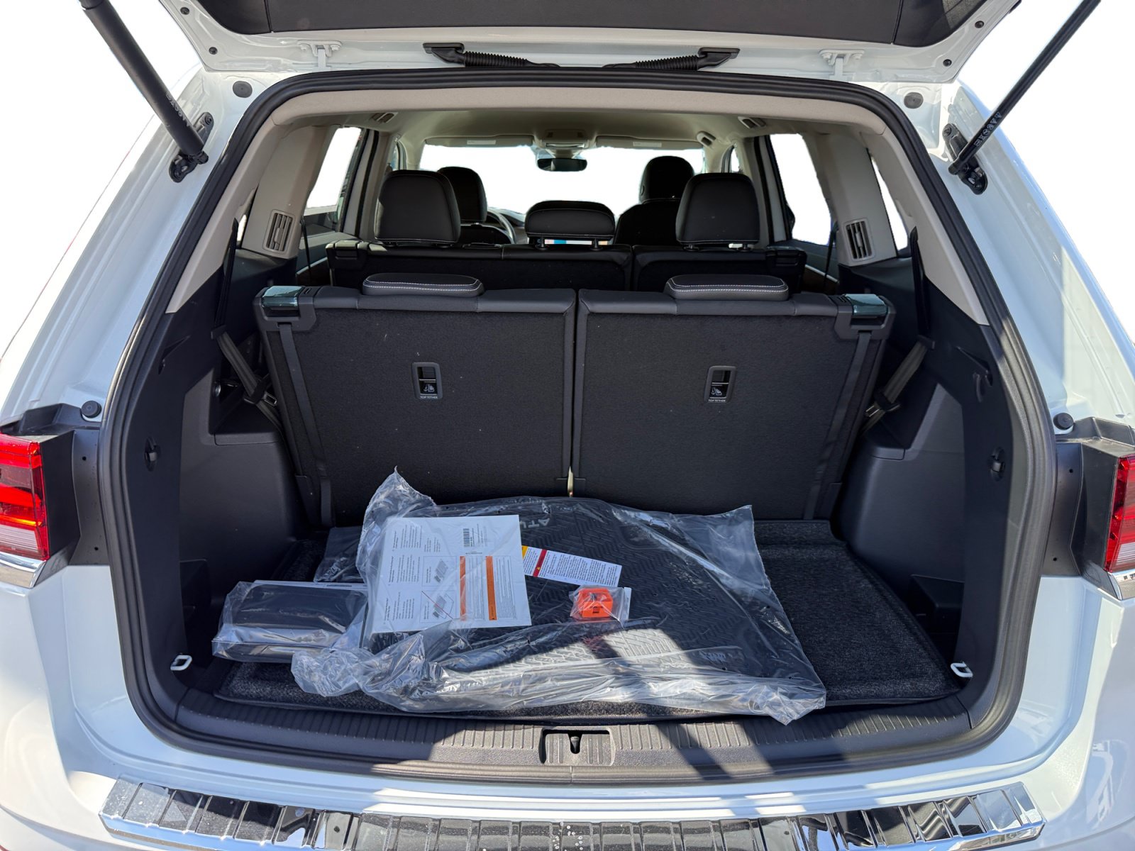 New 2026 Volkswagen Atlas SE FWD image 17