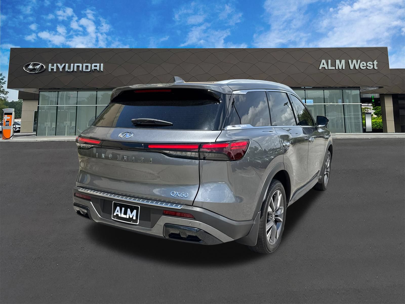 Used 2024 INFINITI QX60 Luxe w/ Cargo Package FWD image 5