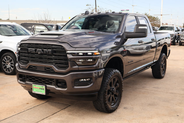 Used 2025 RAM 2500 Laramie AWD/4WD image 3