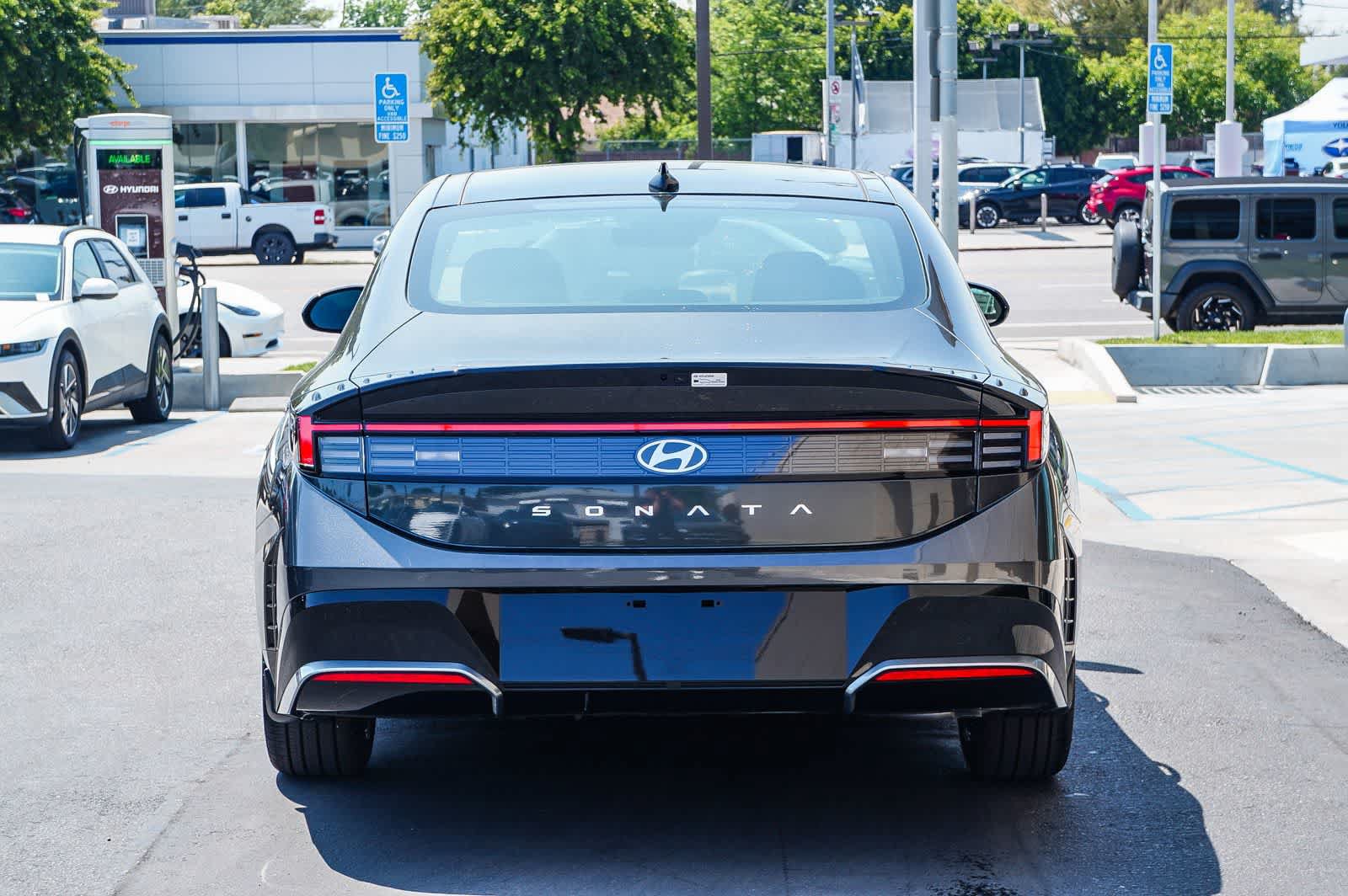 Used 2025 Hyundai Sonata SEL FWD image 3