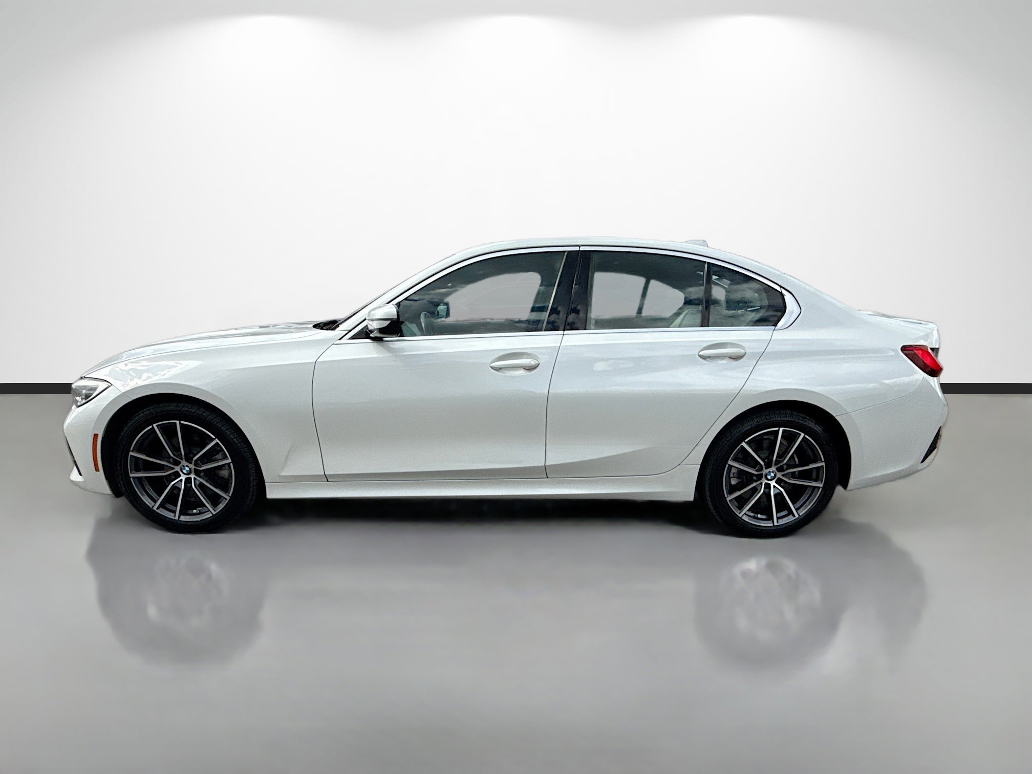 Used 2021 BMW 330i Sedan w/ Premium Package image 6