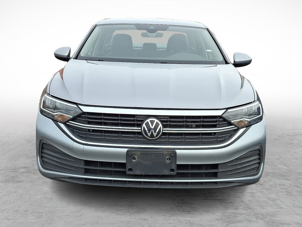 Used 2024 Volkswagen Jetta SE image 2