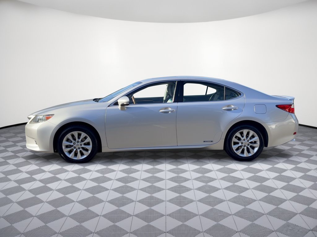 Used 2014 Lexus ES 300h w/ Premium Package w/Bamboo Trim FWD image 2