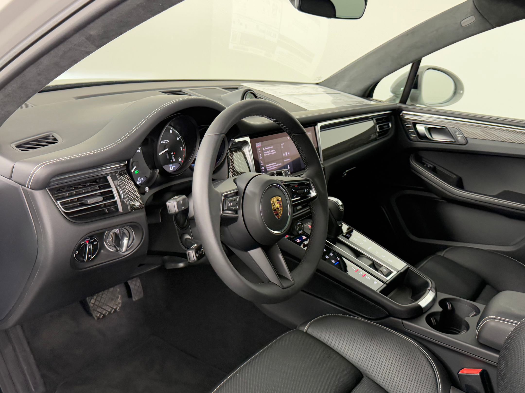 New 2026 Porsche Macan GTS AWD/4WD image 4