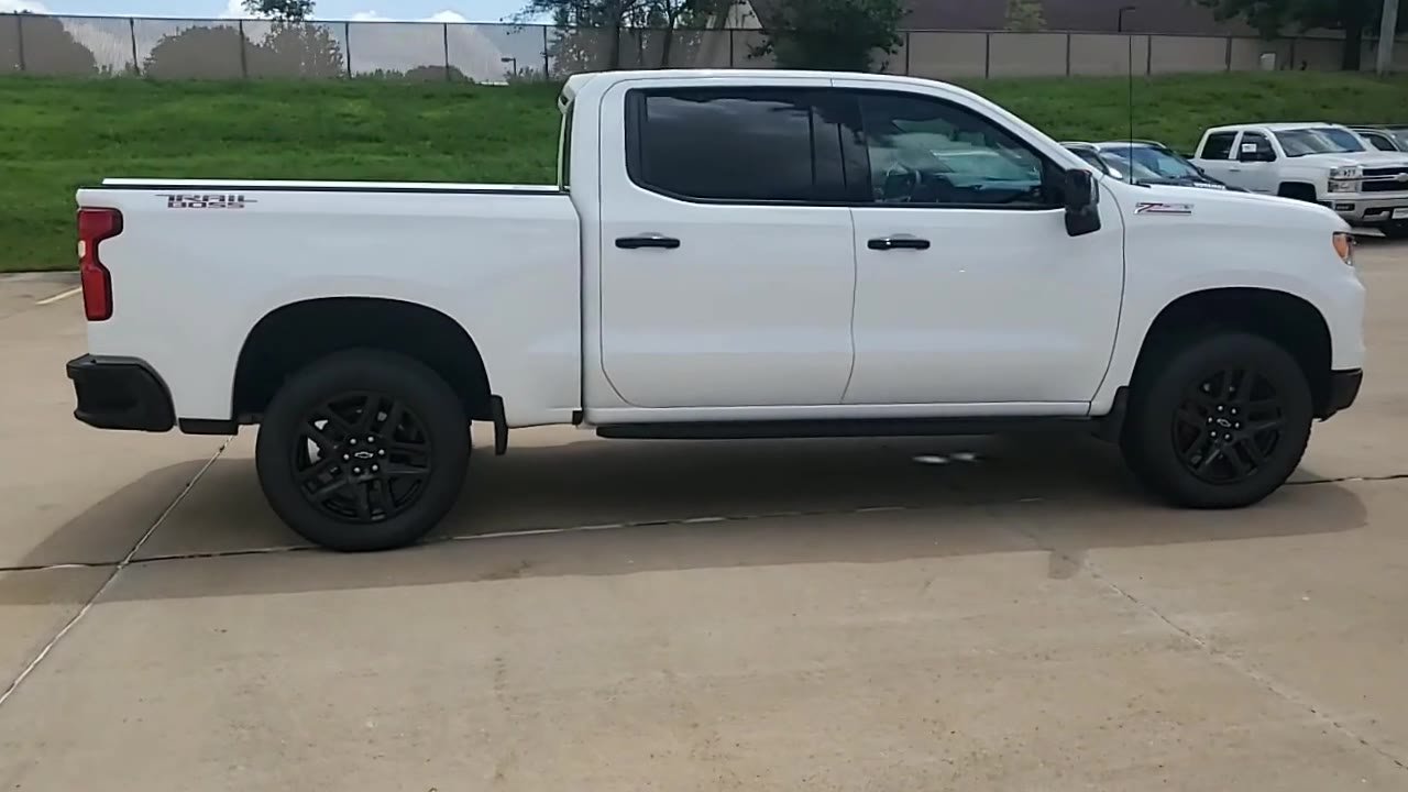 Used 2025 Chevrolet Silverado 1500 LT Trail Boss w/ LT Trail Boss Premium Package AWD/4WD image 9