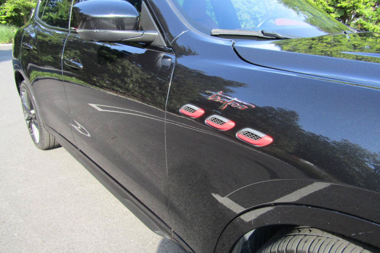 Used 2022 Maserati Levante Trofeo AWD/4WD image 25
