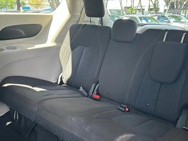 Certified 2020 Chrysler Pacifica Touring w/ Advanced Safetytec Group FWD image 49