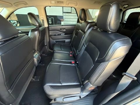 Used 2024 Nissan Pathfinder SL AWD/4WD image 25