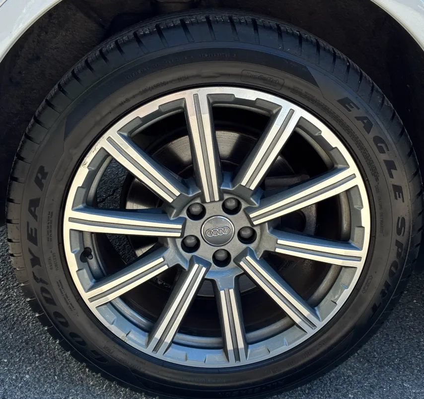 Used 2018 Audi Q7 3.0T Premium Plus AWD/4WD image 11