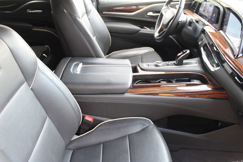 Used 2021 Cadillac Escalade ESV Premium Luxury w/ Driver Assist Tech Package AWD/4WD image 3