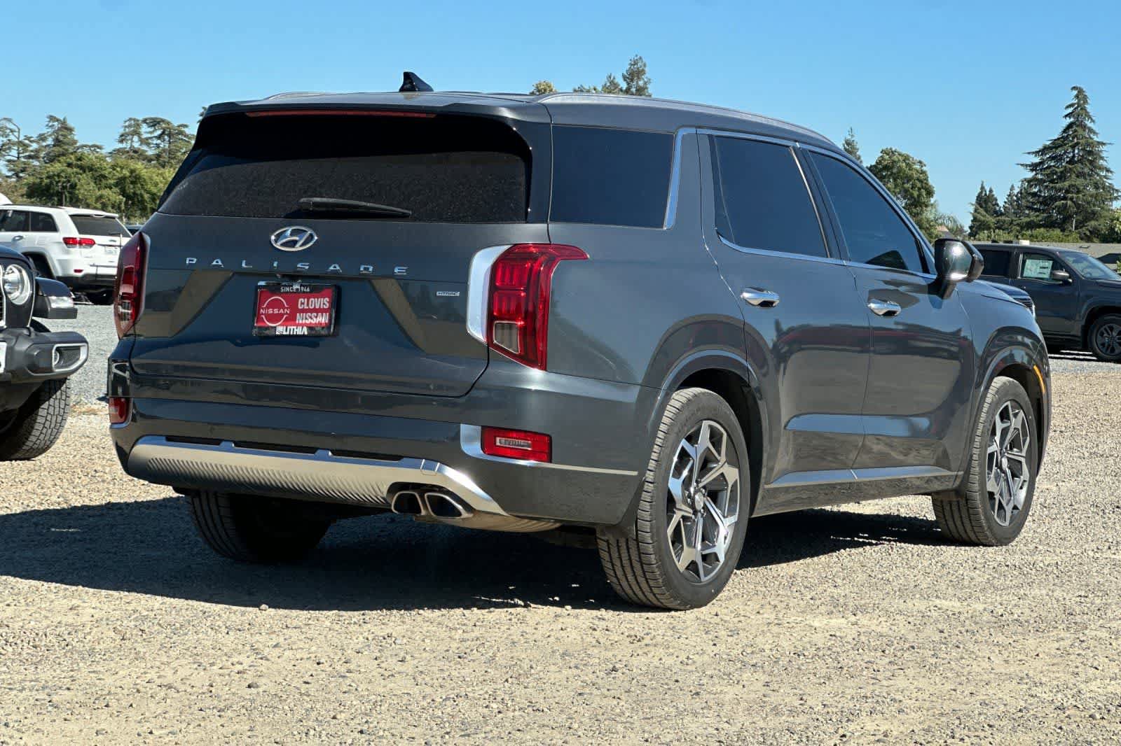Used 2022 Hyundai Palisade Calligraphy w/ Winter Package AWD/4WD image 3