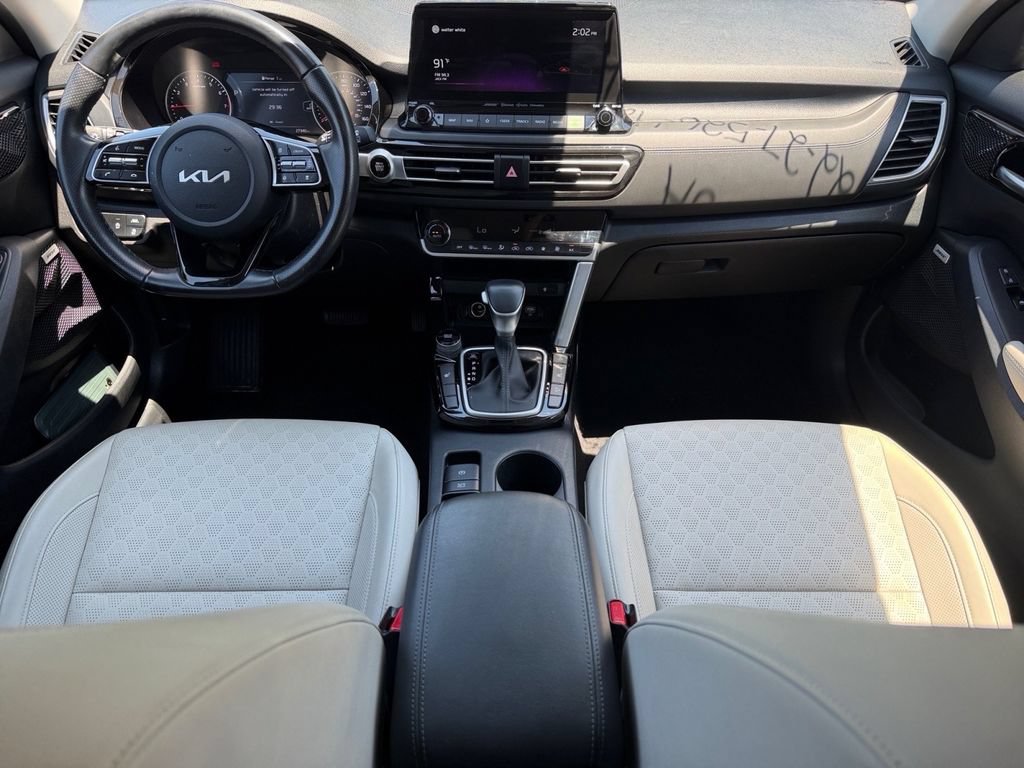 Used 2022 Kia Seltos SX w/ Sunroof Package AWD/4WD image 17