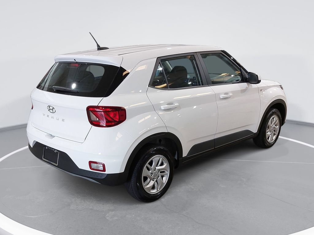 Certified 2025 Hyundai Venue SE FWD image 5