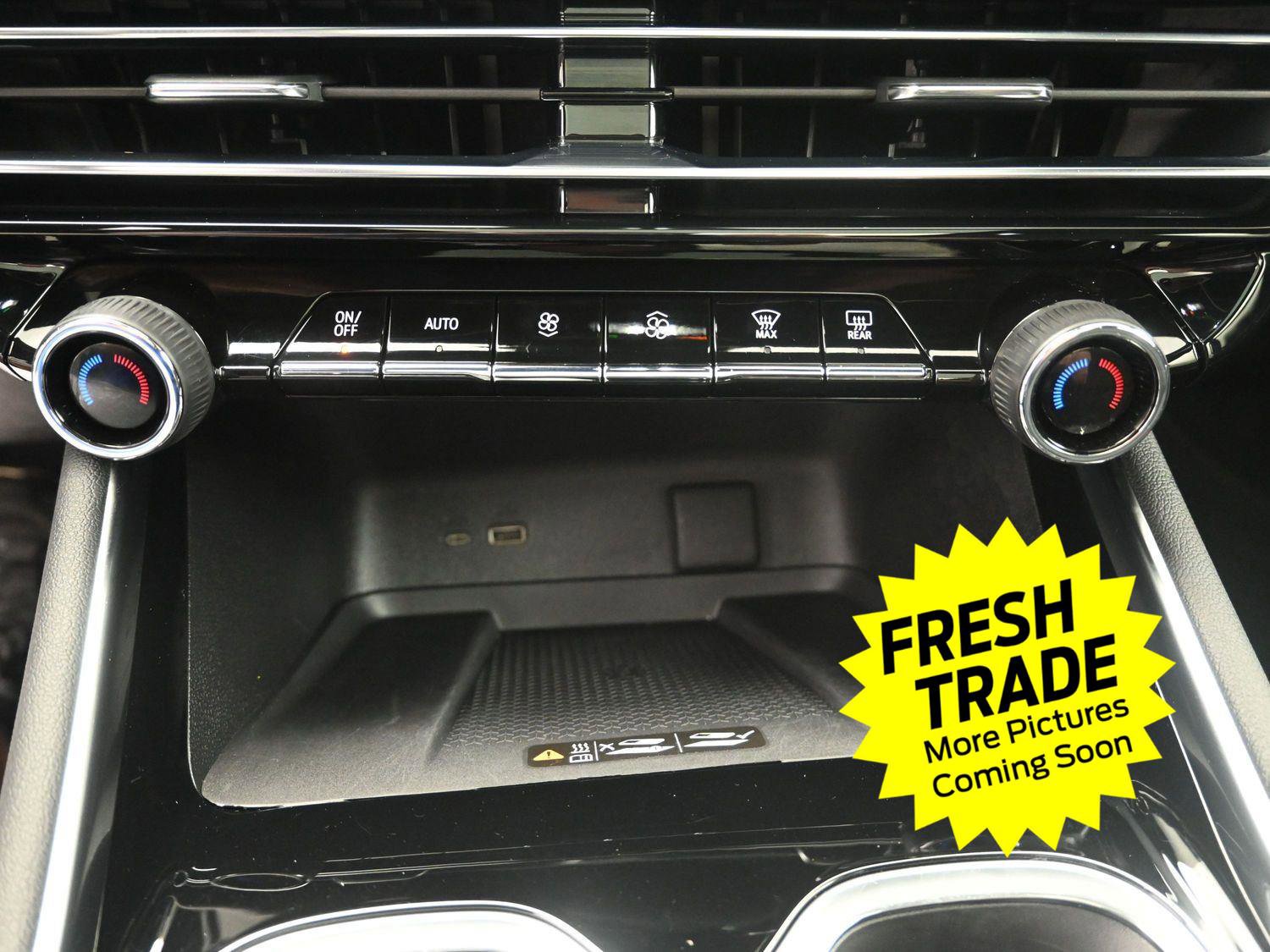 Used 2024 Chevrolet Traverse RS image 35