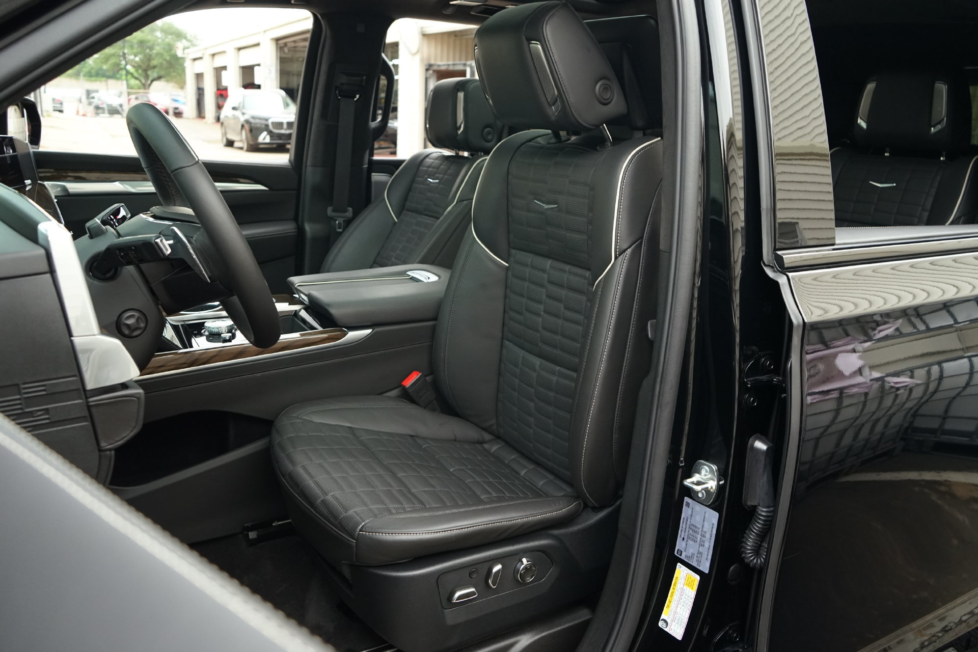 Used 2026 Cadillac Escalade Platinum Sport AWD/4WD image 3