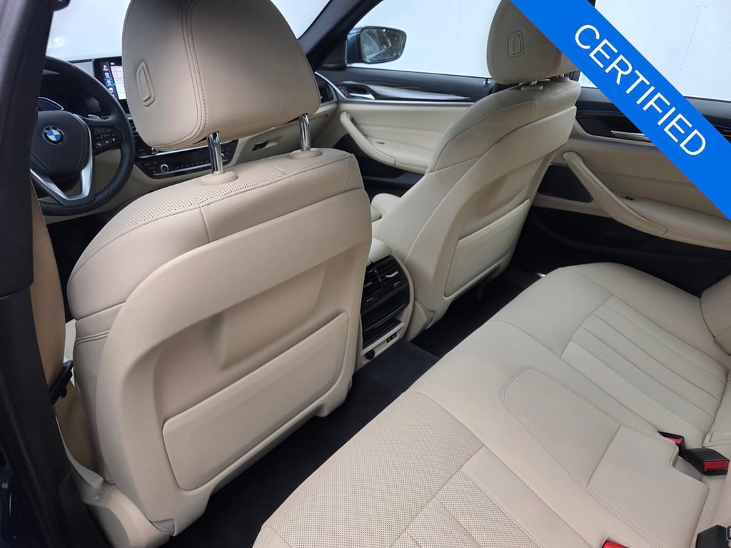 Used 2023 BMW 530e w/ Premium Package RWD image 15