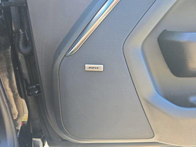 Used 2025 Chevrolet Suburban High Country AWD/4WD image 26