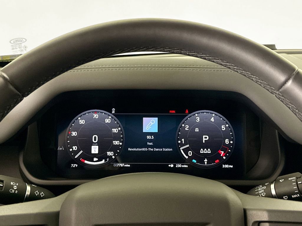 Used 2025 Land Rover Defender 110 X-Dynamic SE AWD/4WD image 10