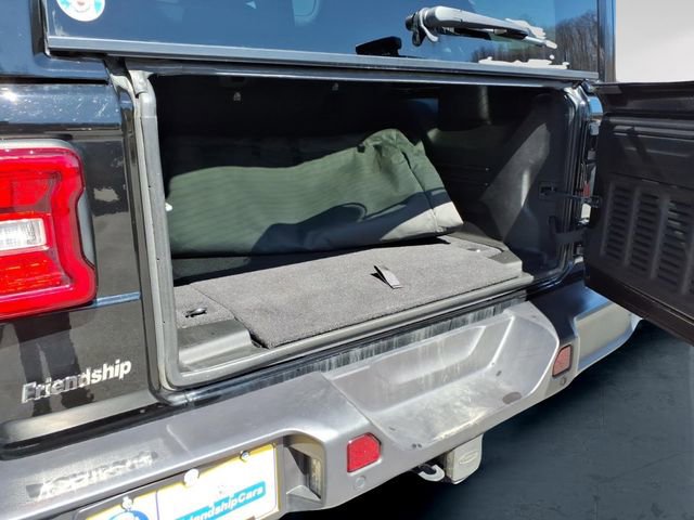 Used 2024 Jeep Wrangler Sahara w/ Technology Group image 9