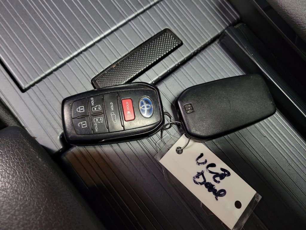 Used 2023 Toyota Sienna XSE image 15