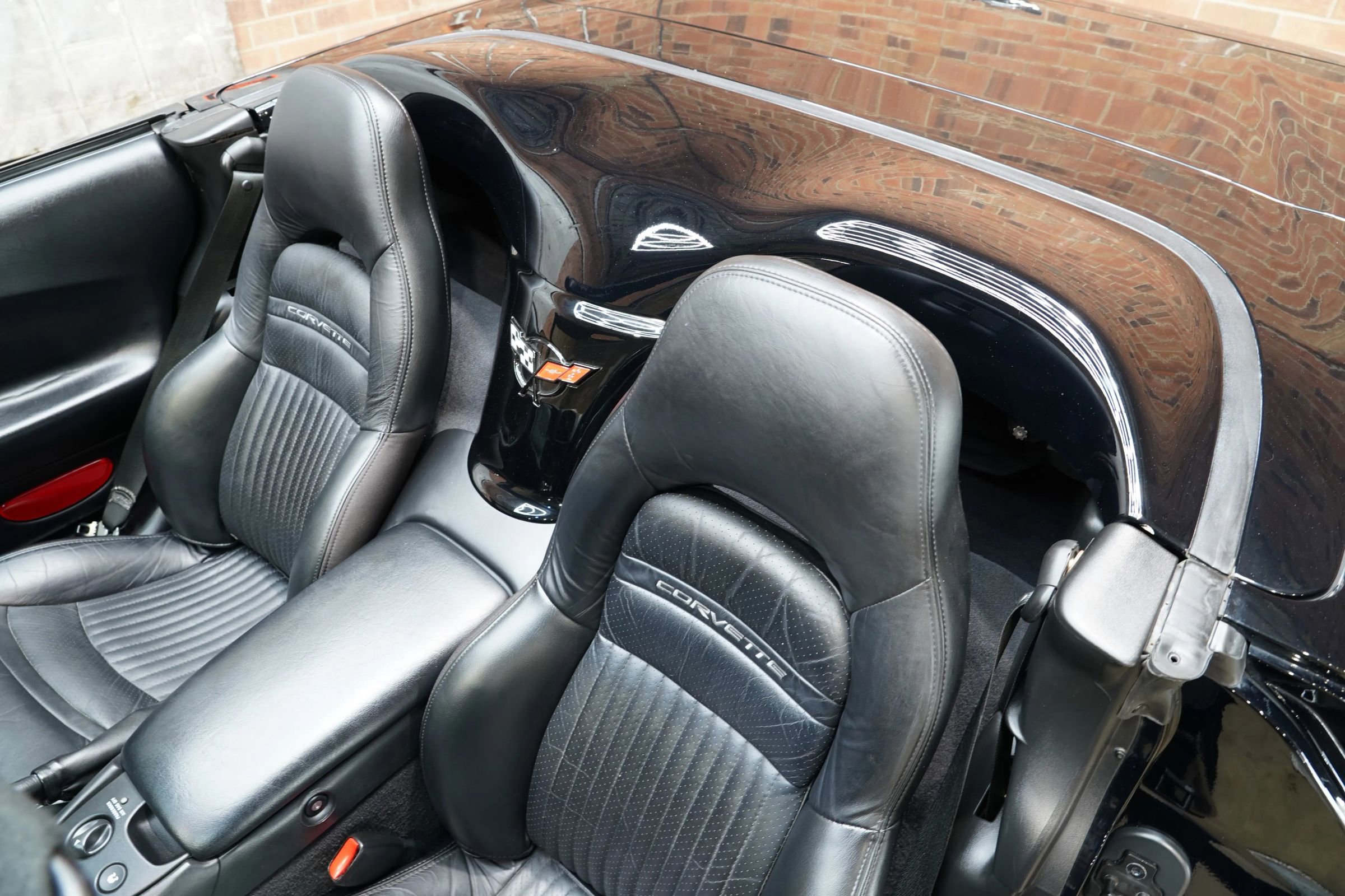 Used 2004 Chevrolet Corvette Convertible w/ Preferred Equipment Group image 26