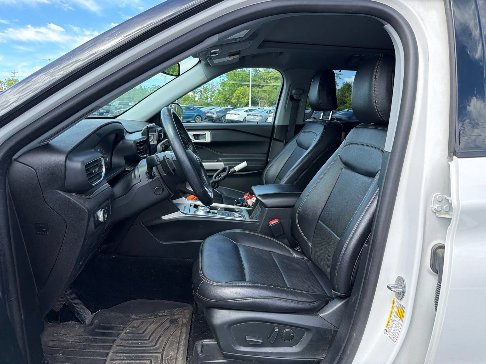 Used 2021 Ford Explorer Limited w/ Equipment Group 301A AWD/4WD image 10