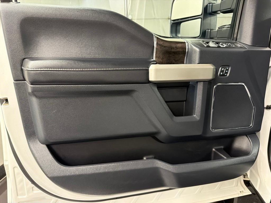 Used 2022 Ford F250 Lariat w/ Black Appearance Package AWD/4WD image 32