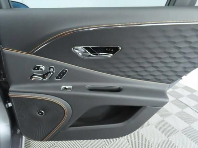 Used 2025 Bentley Flying Spur Plug-In Hybrid AWD/4WD image 28