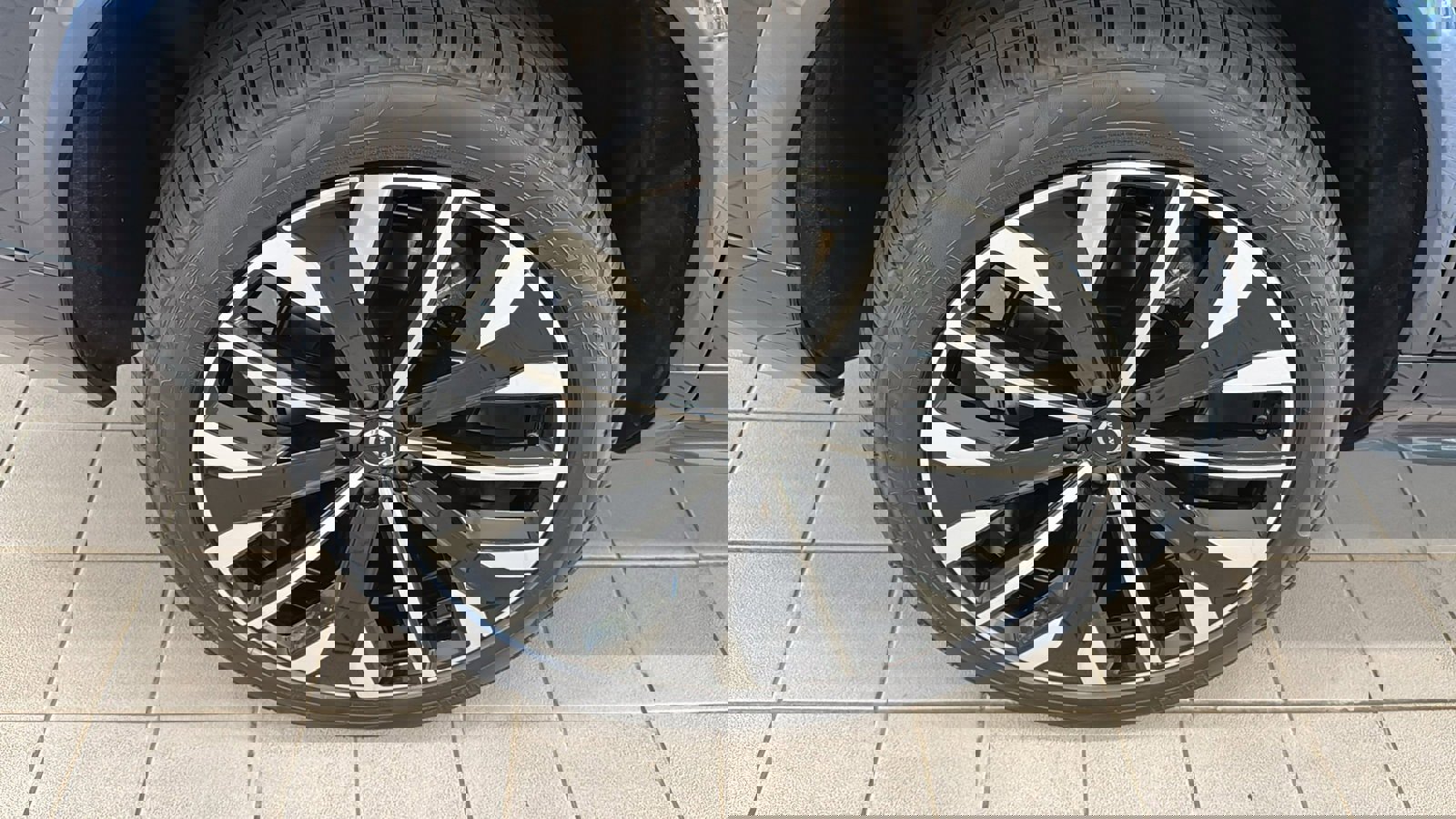 New 2026 Volvo XC90 B6 Plus w/ Protection Package Premier image 32