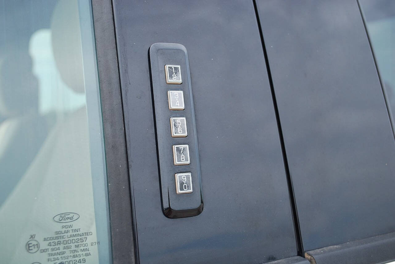 Used 2019 Ford F250 XLT w/ XLT Premium Package AWD/4WD image 13