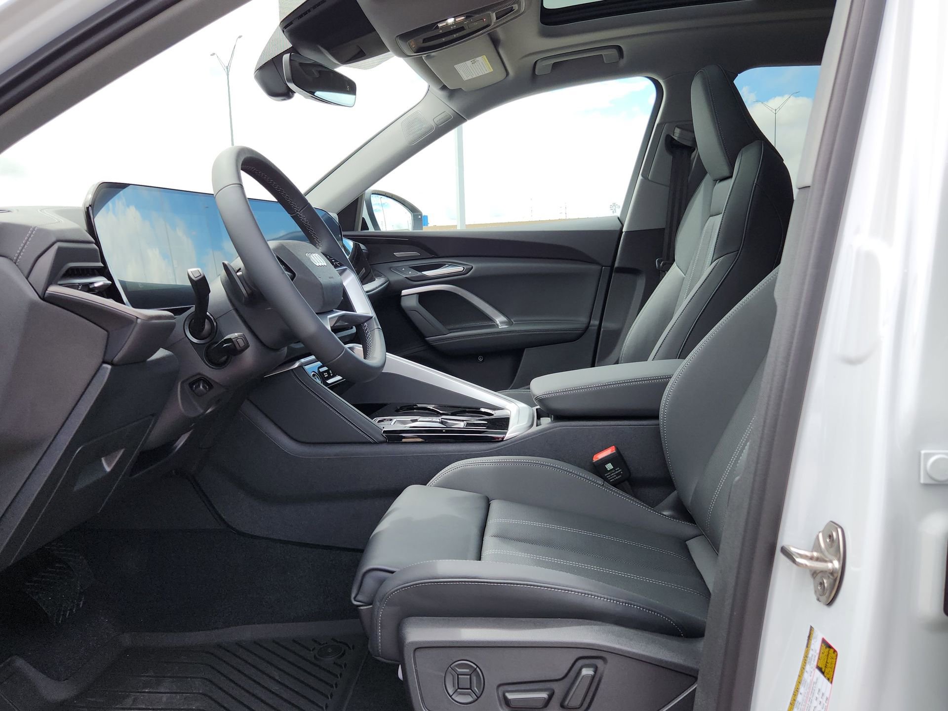 Used 2025 Audi Q5 Premium Plus w/ Premium Plus image 16