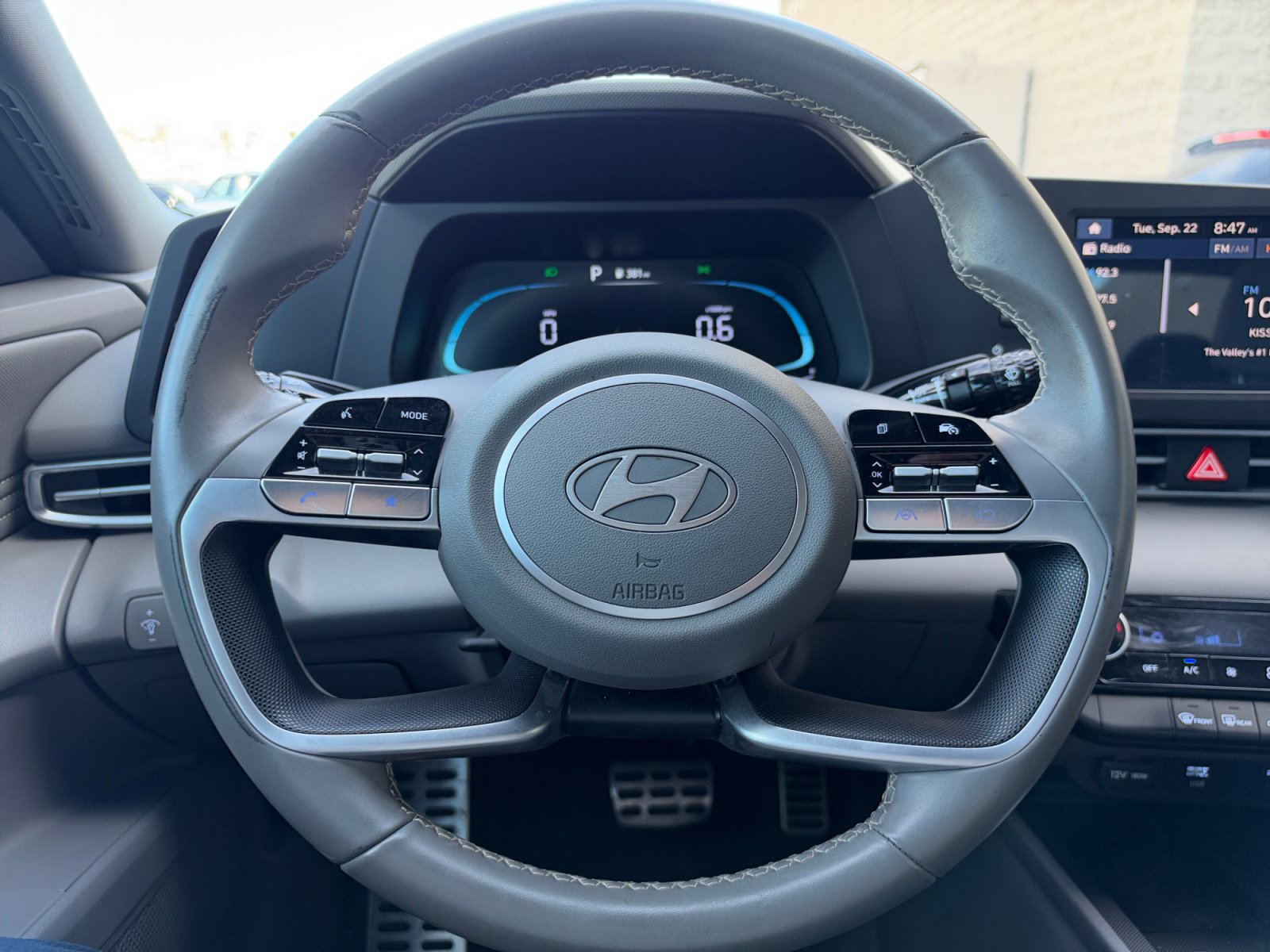 Certified 2025 Hyundai Elantra Sport FWD image 9