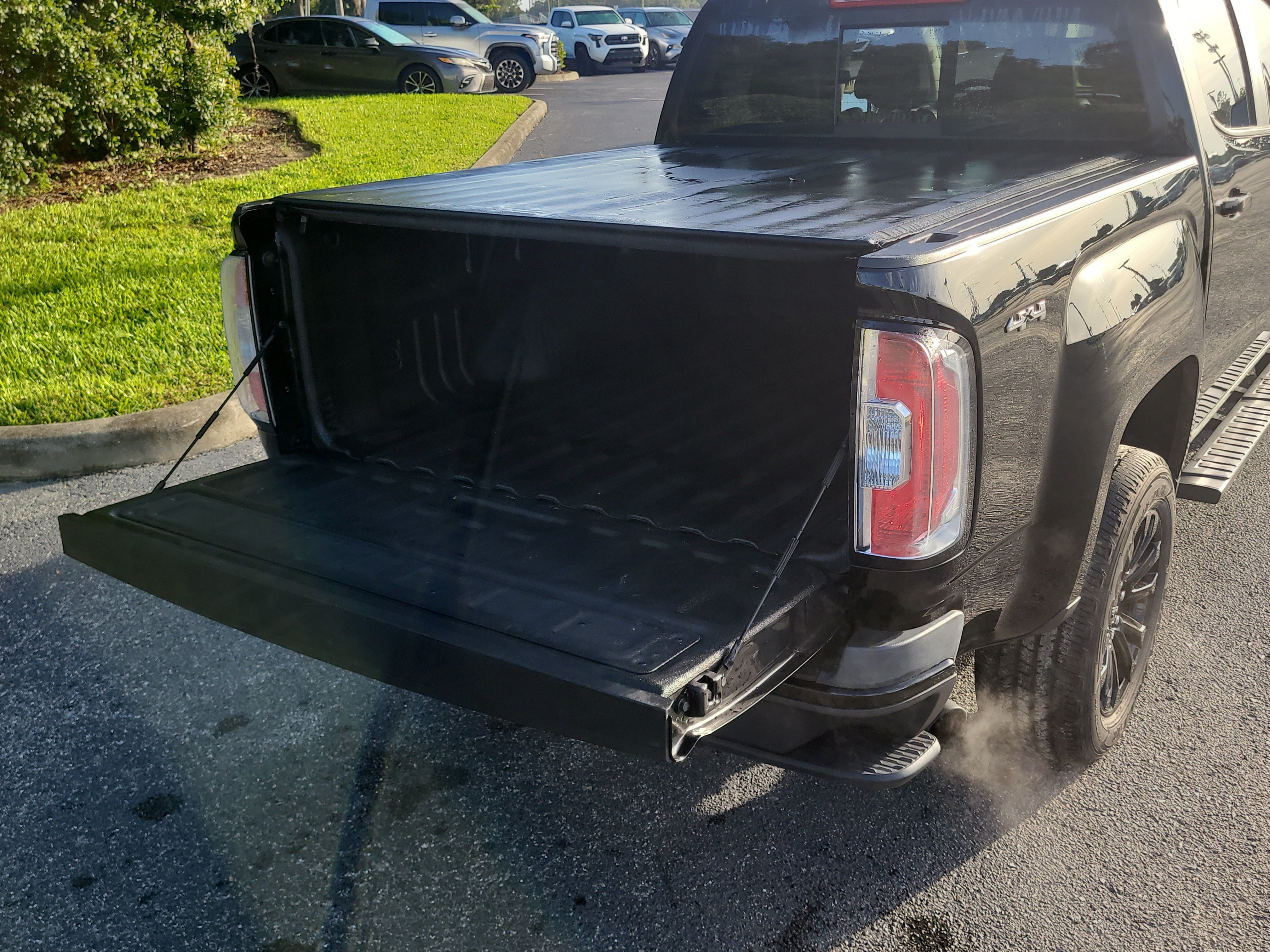 Used 2022 GMC Canyon Elevation w/ Elevation Premium Package AWD/4WD image 11