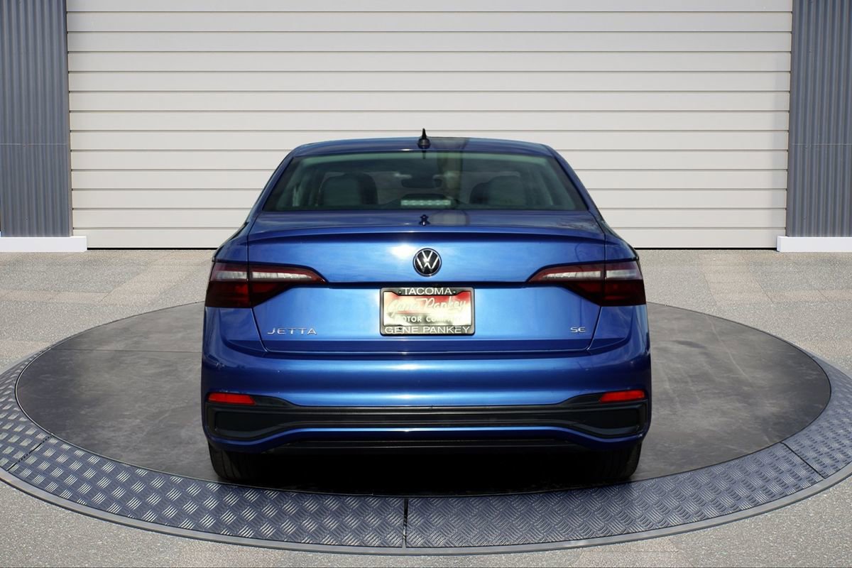 Used 2024 Volkswagen Jetta SE image 6