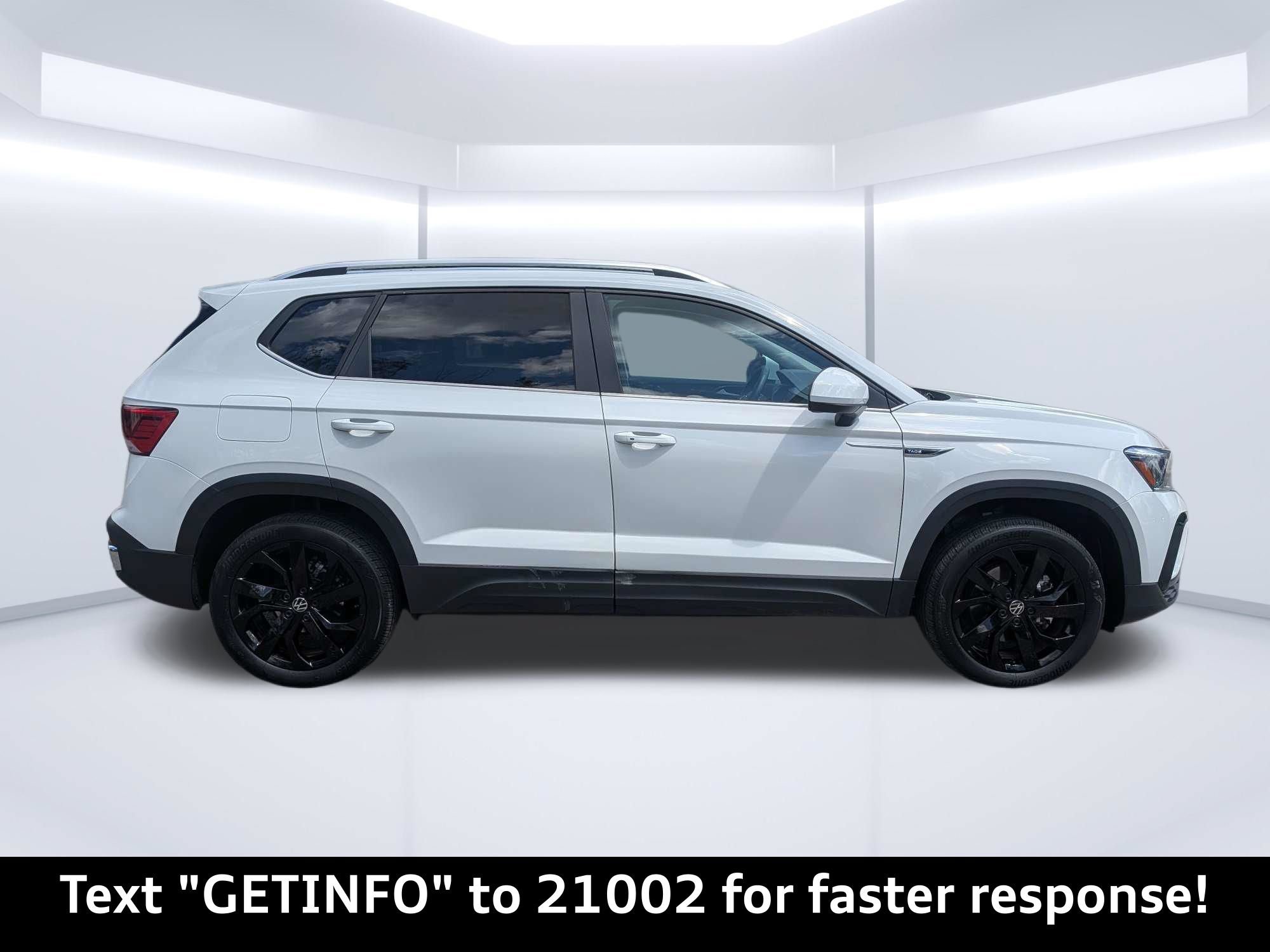 Used 2024 Volkswagen Taos SE FWD image 2