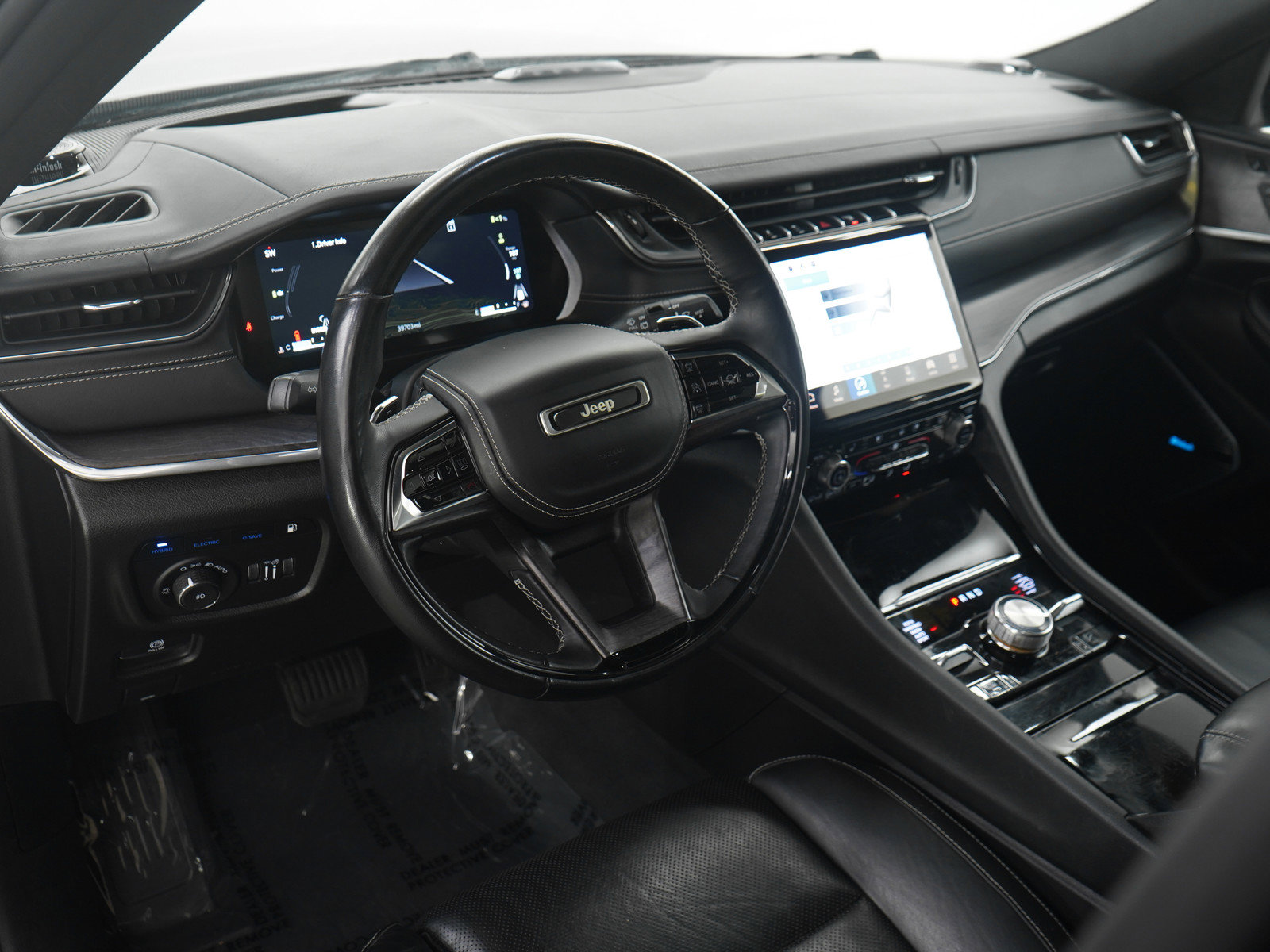 Used 2023 Jeep Grand Cherokee Overland w/ Advanced Protech Group III image 25