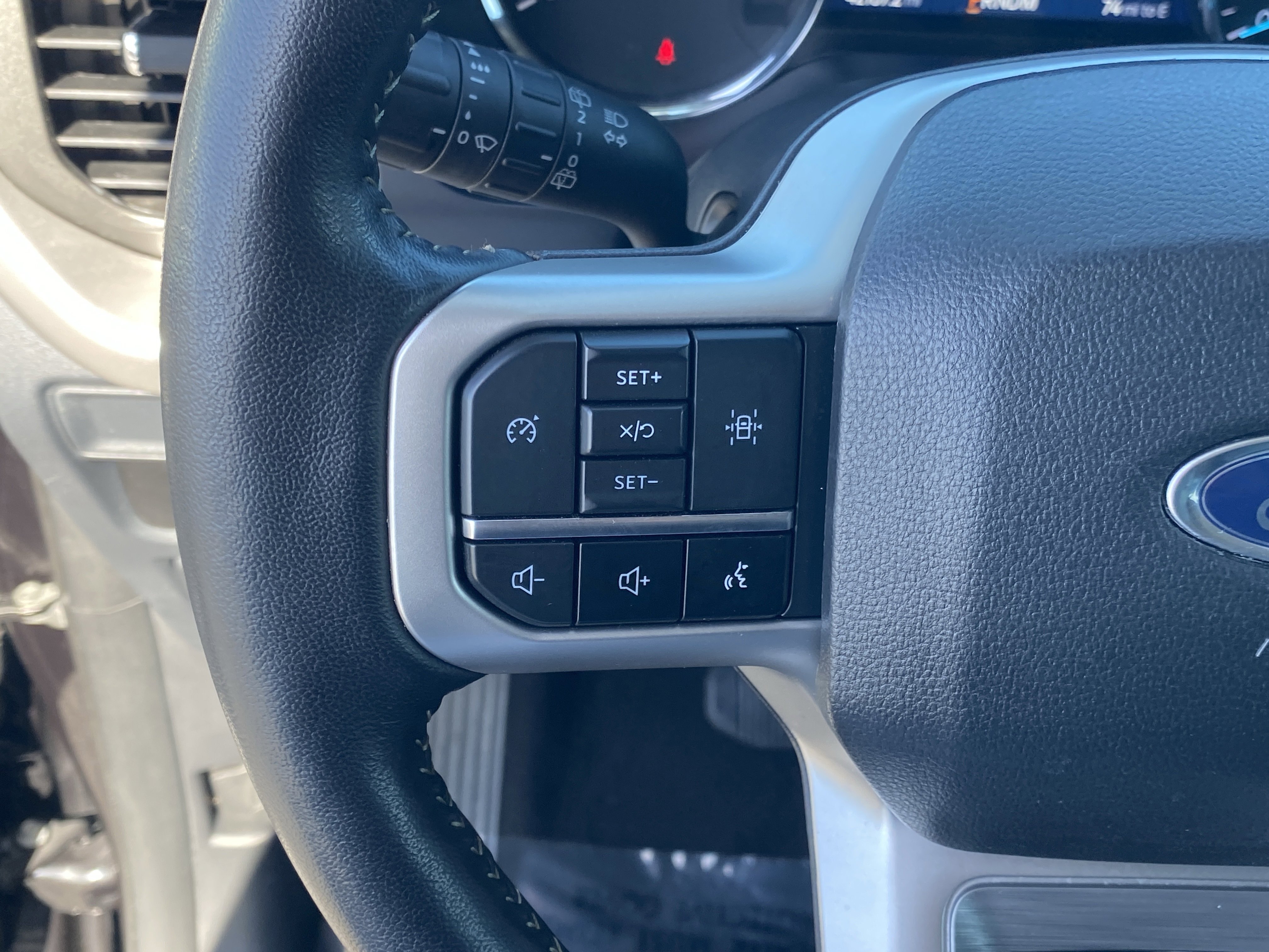 Used 2024 Ford Expedition XLT image 28