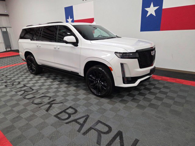 Used 2023 Cadillac Escalade ESV Sport Platinum w/ LPO, ONYX Package image 17