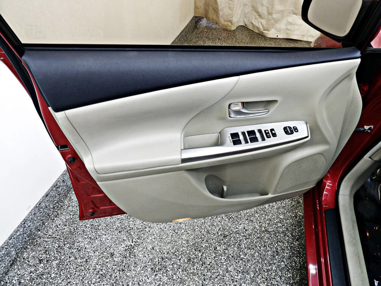 Used 2014 Toyota Prius V Five image 7