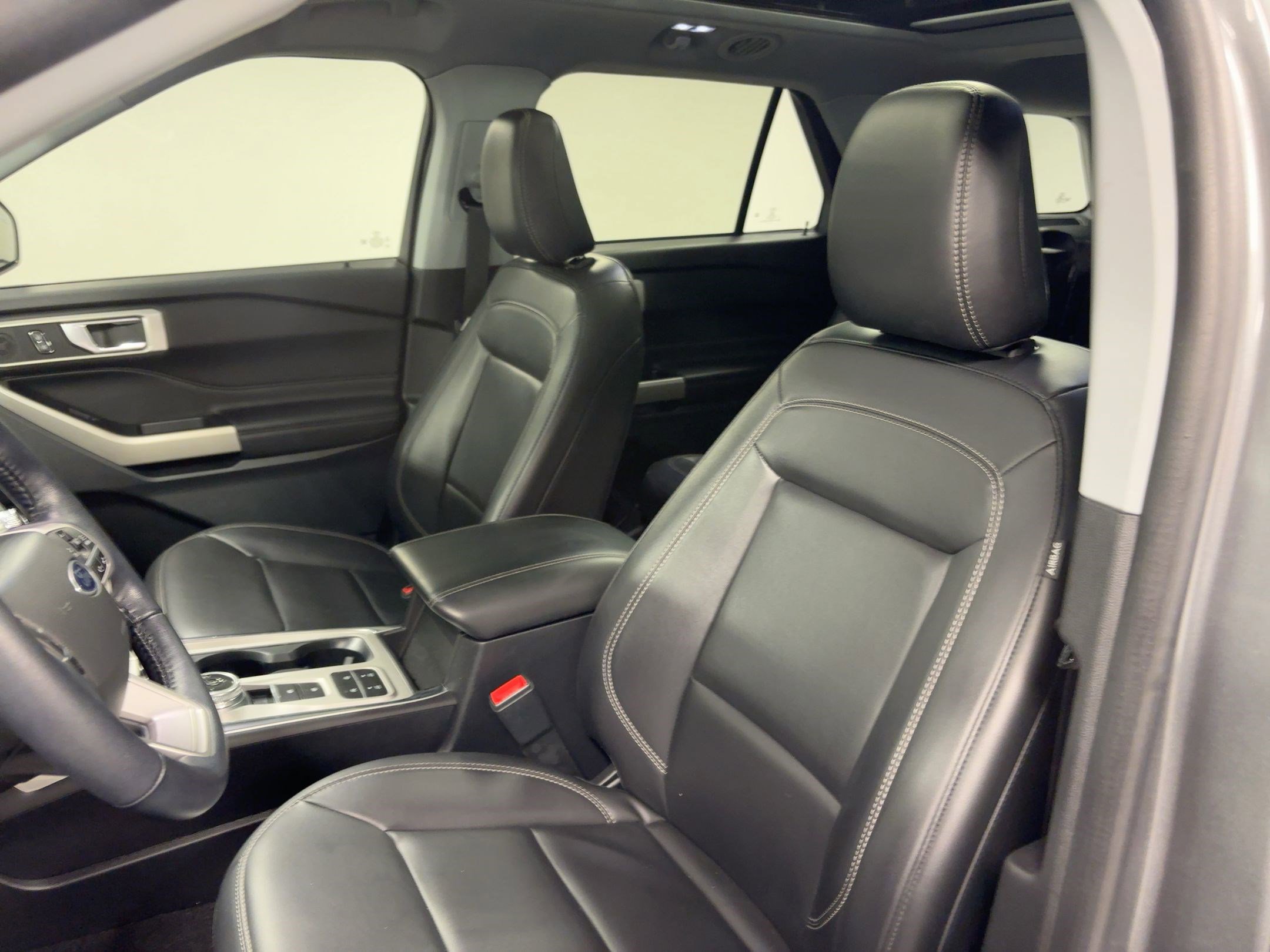 Used 2022 Ford Explorer XLT w/ Equipment Group 202A image 23