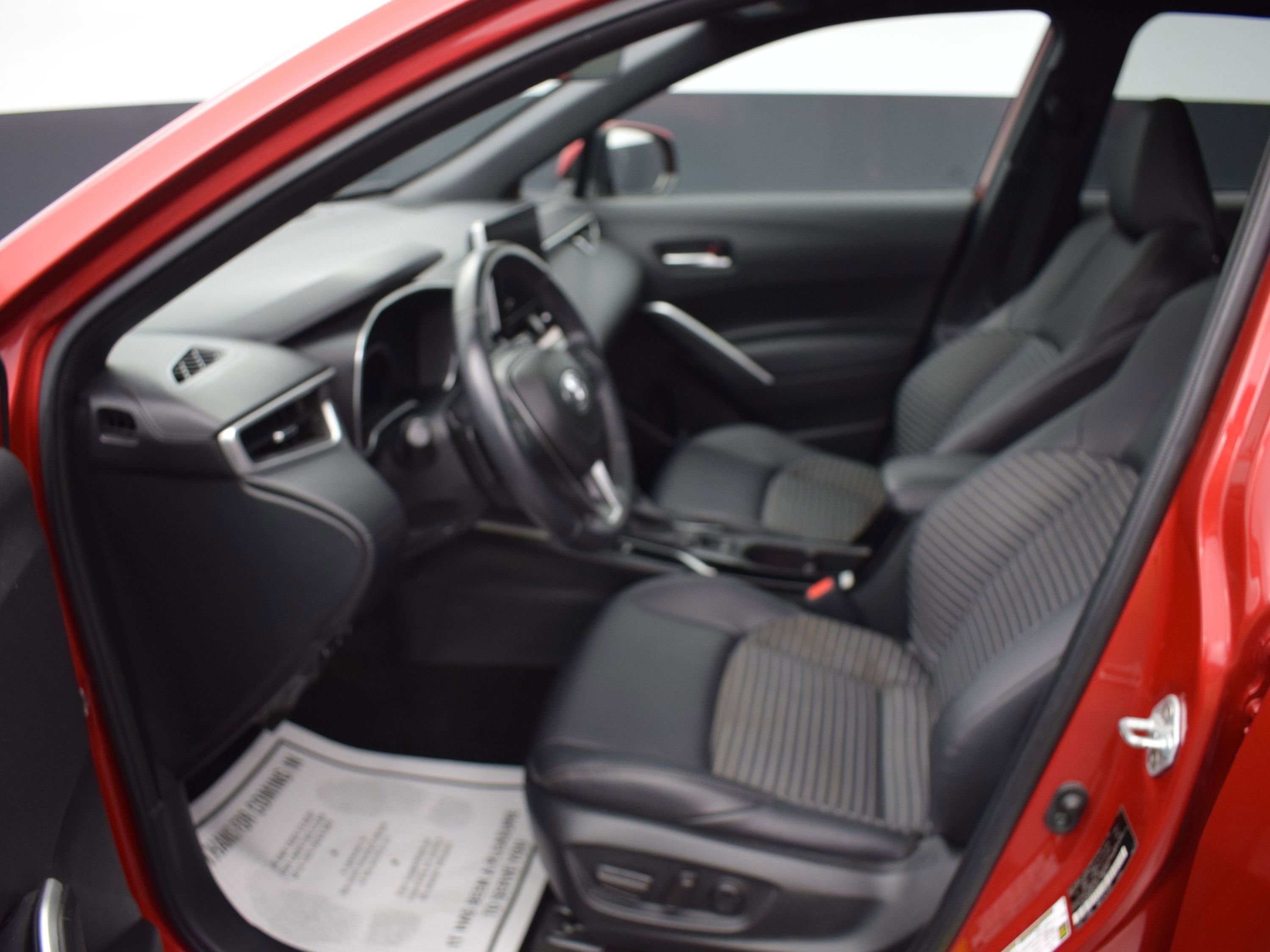 Used 2023 Toyota Corolla Cross XSE w/ Convenience Package image 14