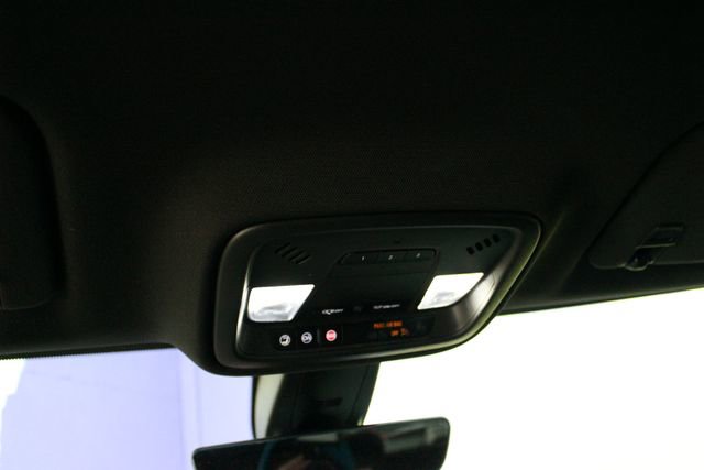Used 2022 Chevrolet Traverse LT FWD image 22