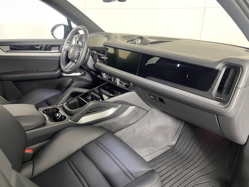 Certified 2025 Porsche Cayenne S image 19